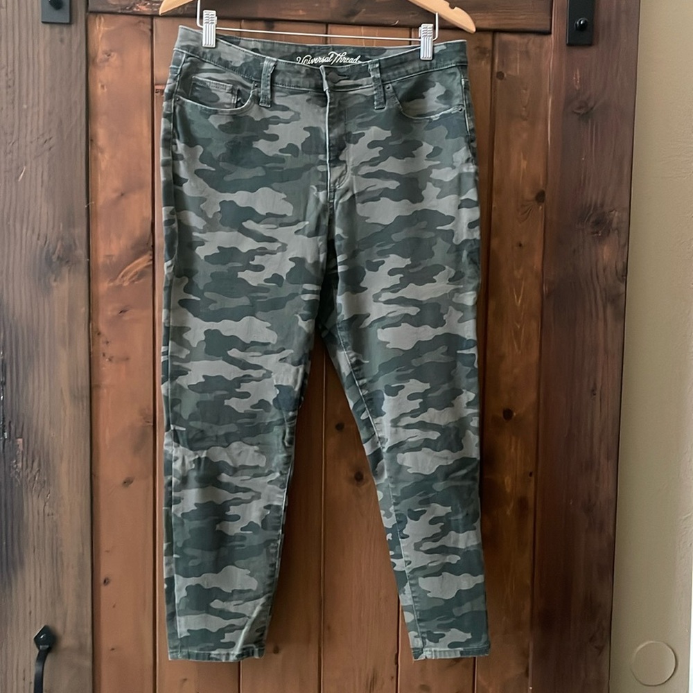 Universal Thread High Rise Skinny Crop Pants Camouflage